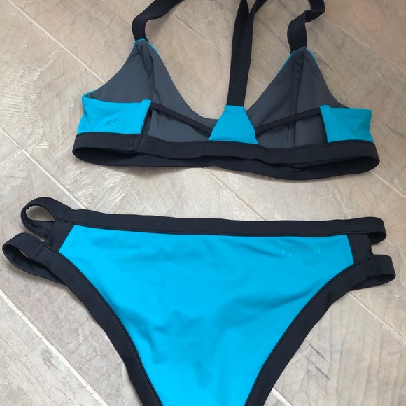 Ripcurl bathing suit top and bottoms - Picture 2 of 2